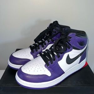 Jordan 1 Retro High Purple White (GS) Size: 7Y = 8.5W.
